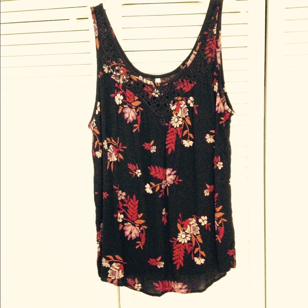 Mudd large floral print tank w/ cutout detail neck